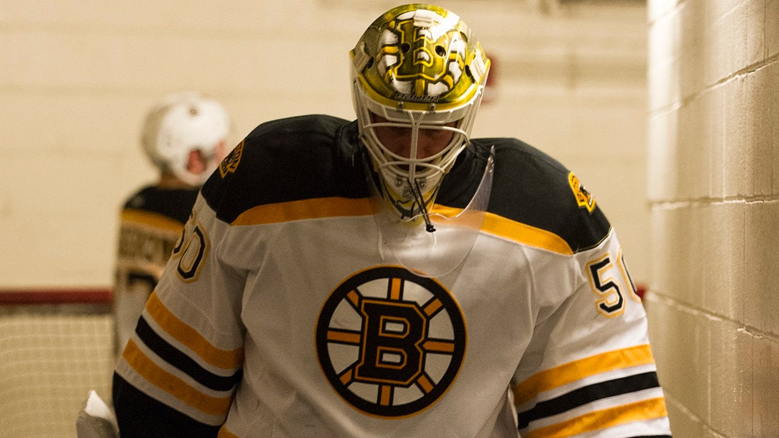 Breaking: Bruins lose yet another goaltender to injury, forced to make emergency replacement. 