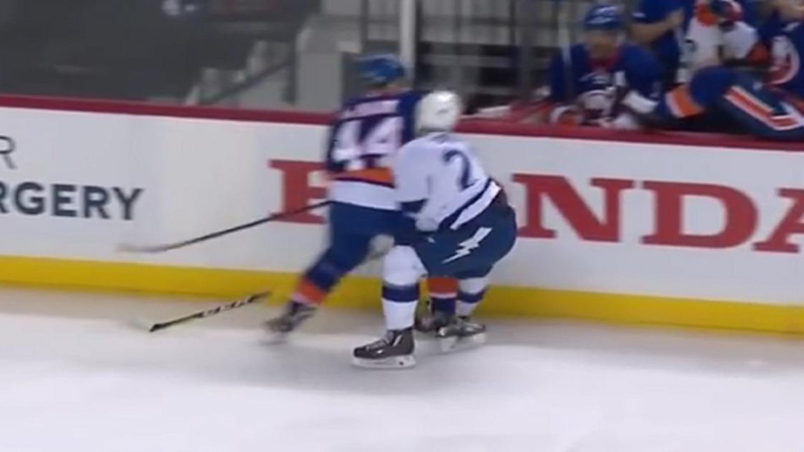 Lightning player leaves game after elbow to head