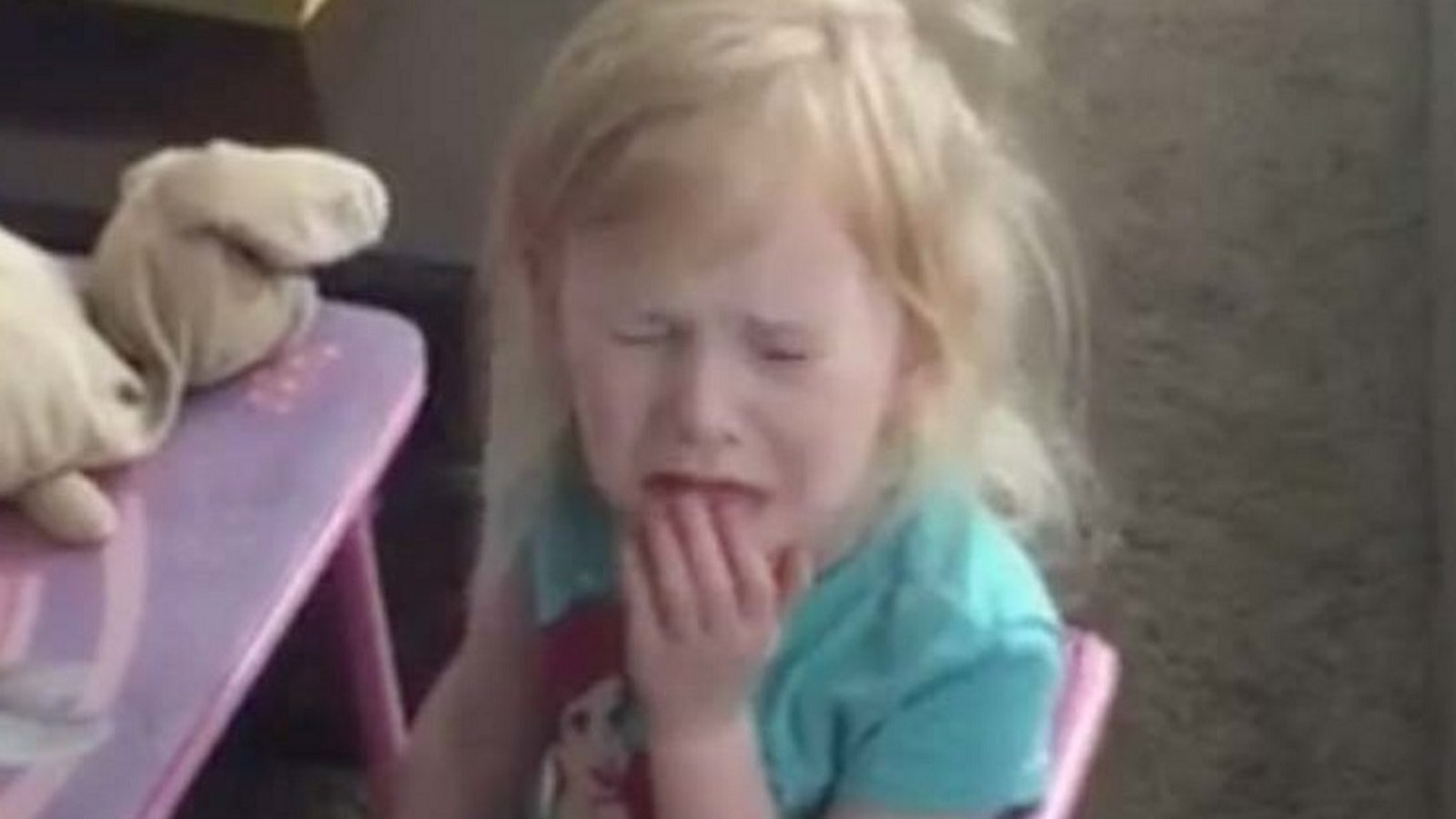 Four-year-old girl in tears after her favorite player is traded before the deadline.