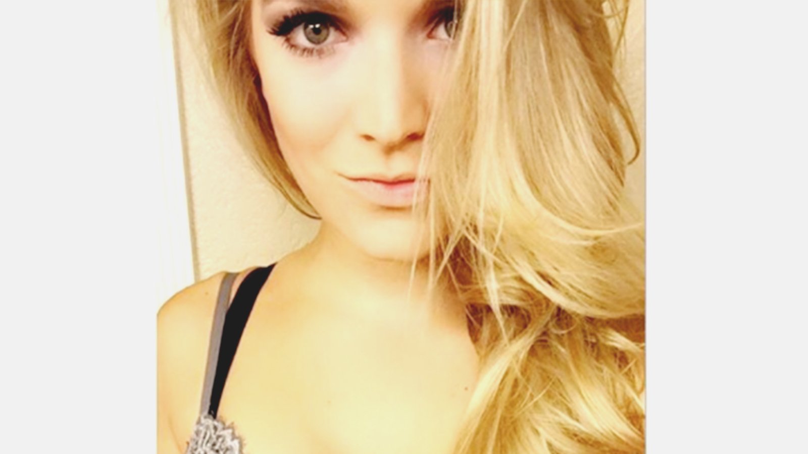 MUST SEE: NHLer’s stunning girlfriend posts revealing photo online.