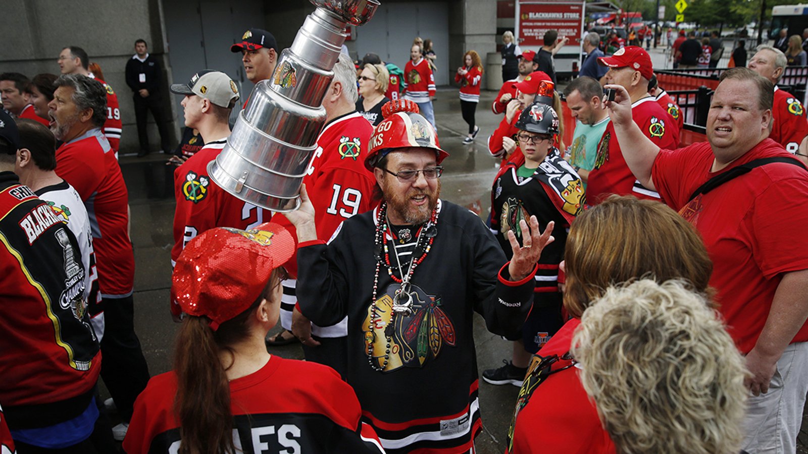 Five things every Blackhawks fan needs for the Playoffs!