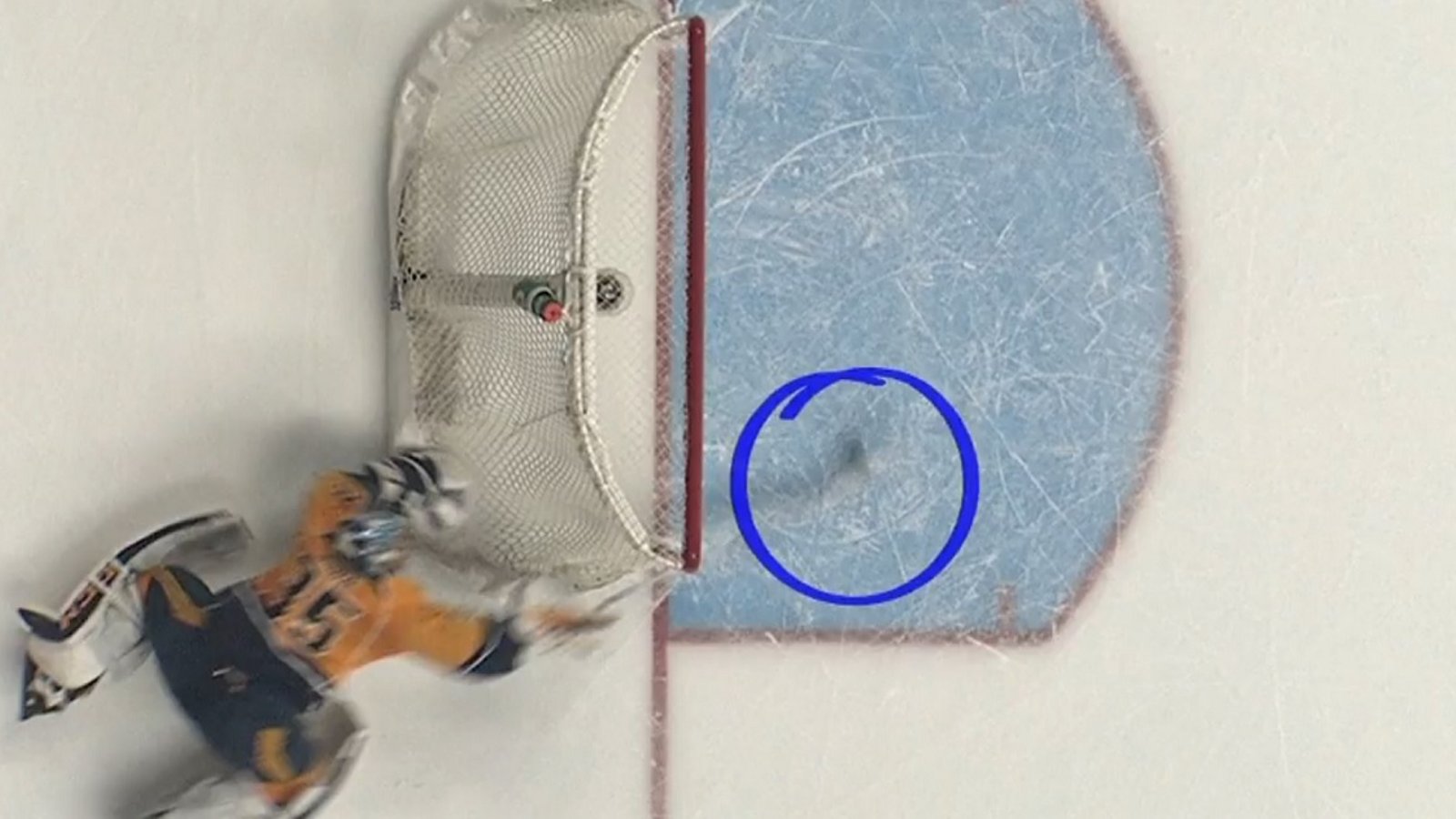 Pekka Rinne makes a mind-blowing save to keep Chicago off the scoreboard.