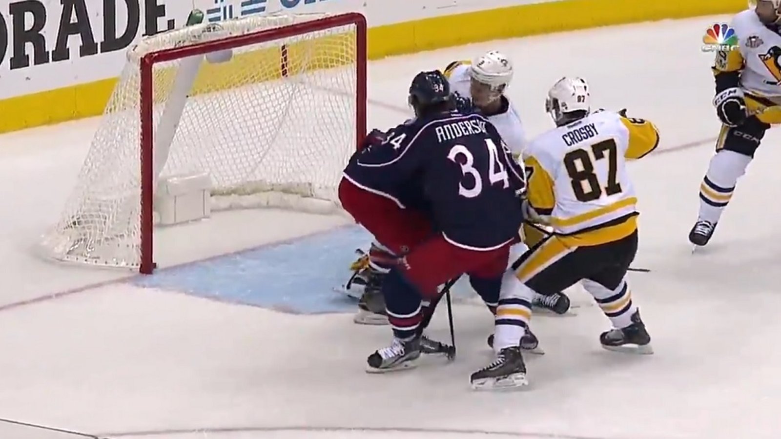 Sidney Crosby gives the Blue Jackets a 1-0 lead.