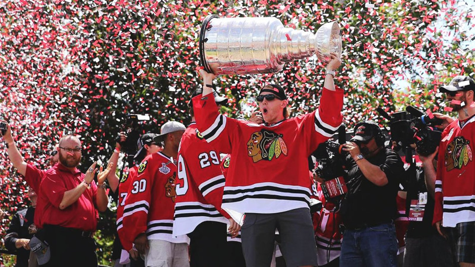 Blackhawks looking to bring back another former star?