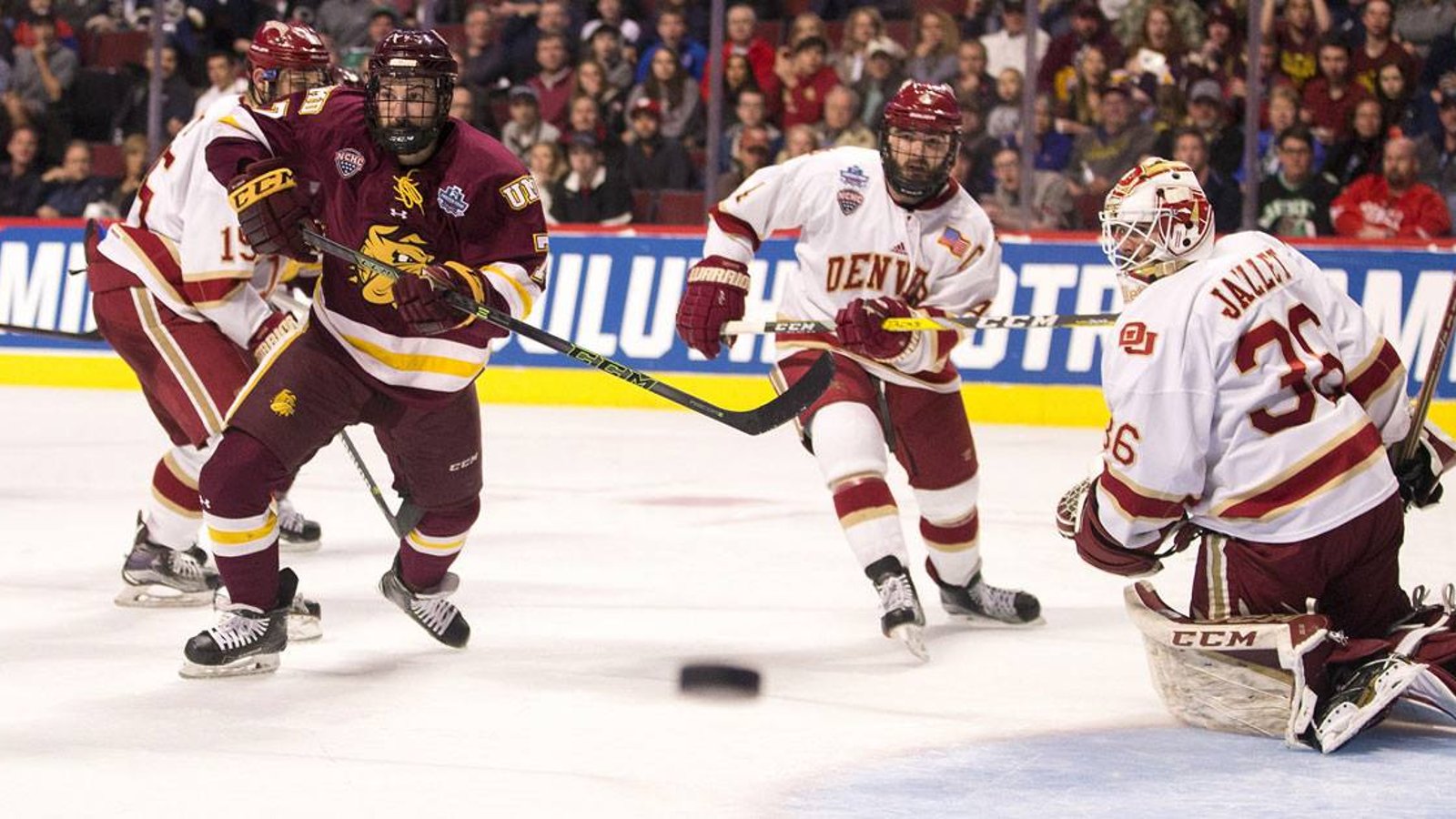 Top NCAA free agent turns his back on his team