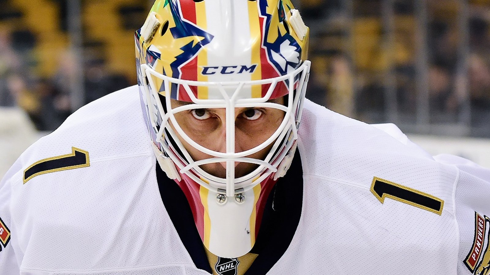 Breaking: Roberto Luongo takes a shot at his own team!