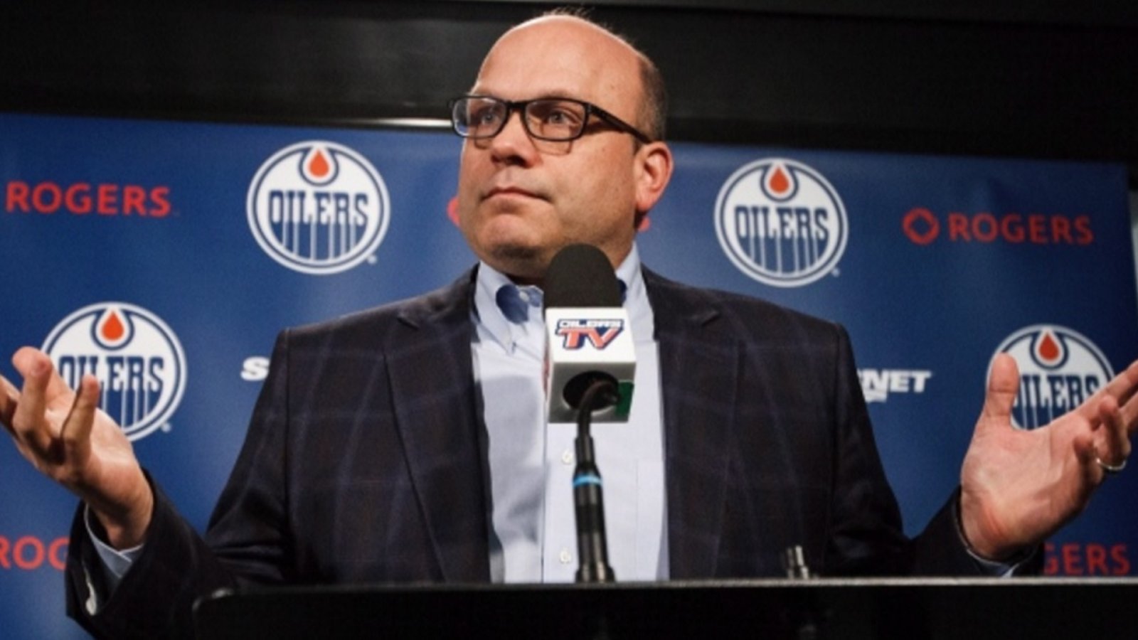 Oilers looking to re-sign veteran defenseman, have spoken to his agent.