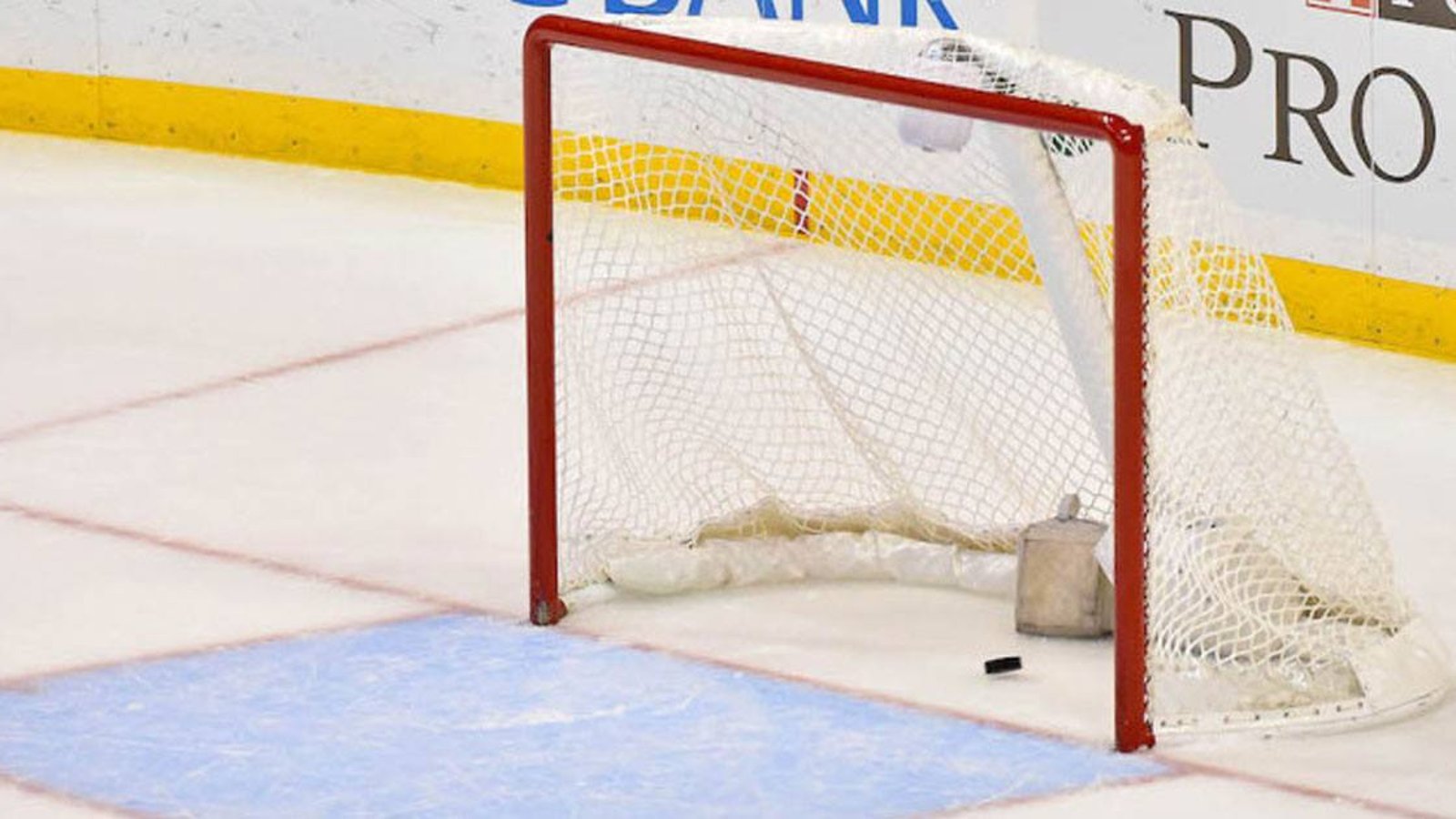 Breaking: Undrafted goalie signs with Cup contender