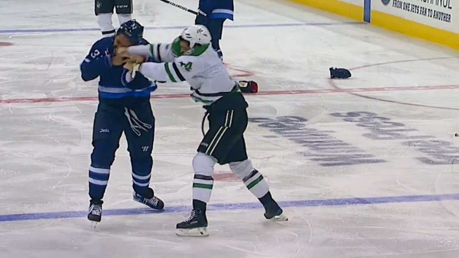 Breaking: Dustin Byfuglien &amp; Jamie Benn drop the gloves and throw heavy punches.