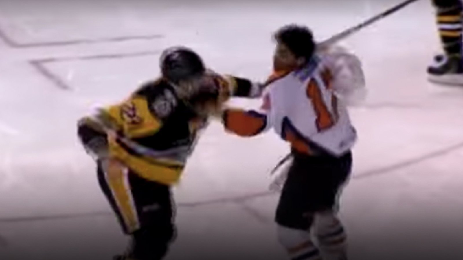 Pens' prospect Tinordi hammers opponent with several vicious right punches to the face