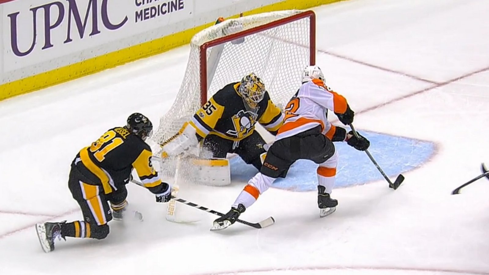 Flyers and Penguins trade beautiful goals back to back.