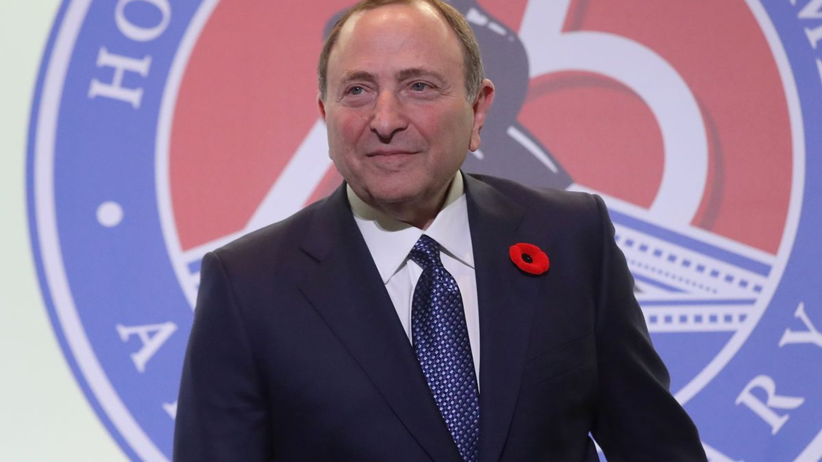 MUST SEE: Bettman gets the worse welcome as he is presented into Hall of Fame class! 