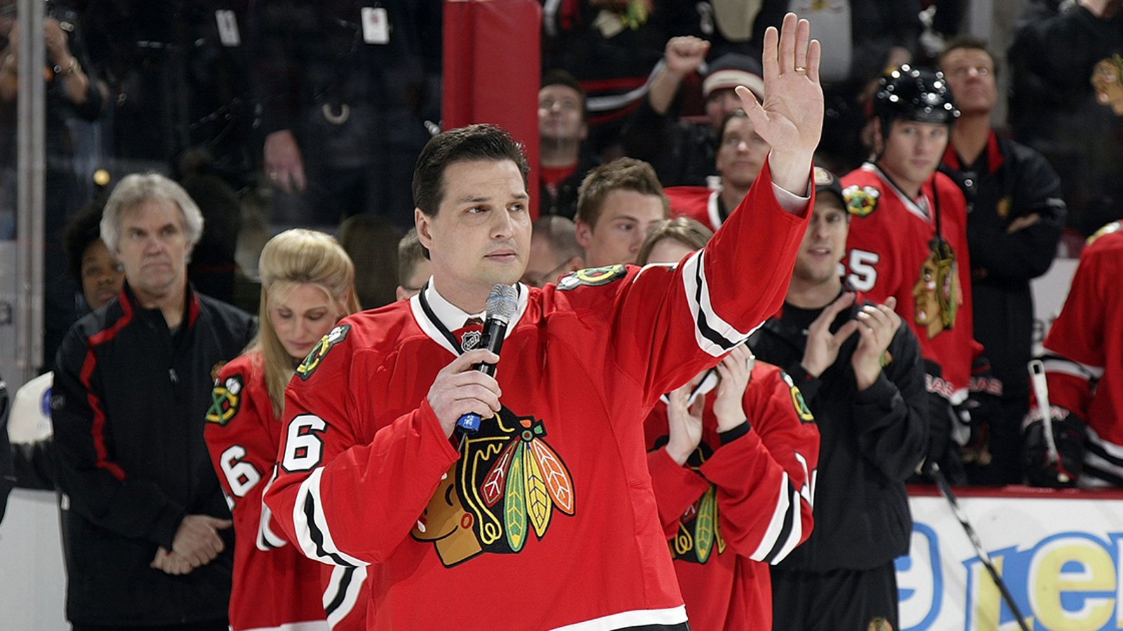 NBC analyst and cancer survivor Eddie Olczyk signs with the Blackhawks for “One More Shift”