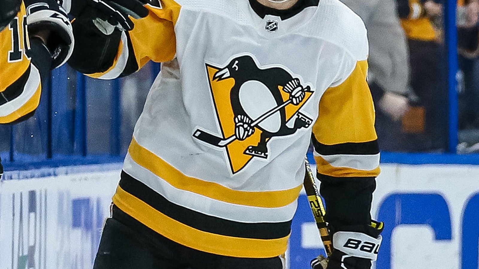  Breaking: Penguins pick up another defenseman in last minute move