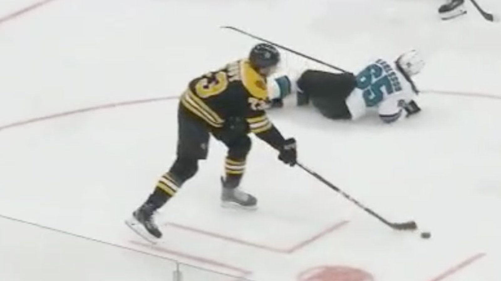 Breaking: Karlsson can barely move on Marchand's goal as the D-man plays injured! 