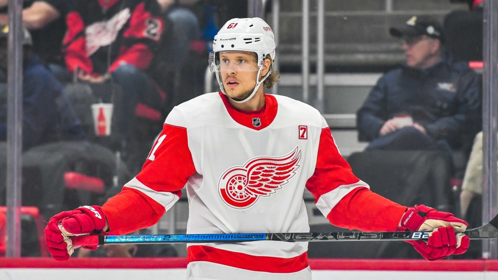 Wings' de la Rose rushed to hospital during the game after cardiac issue