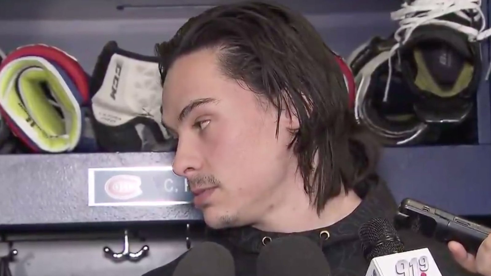 Habs free agent holds back tears as he cleans locker from the room 