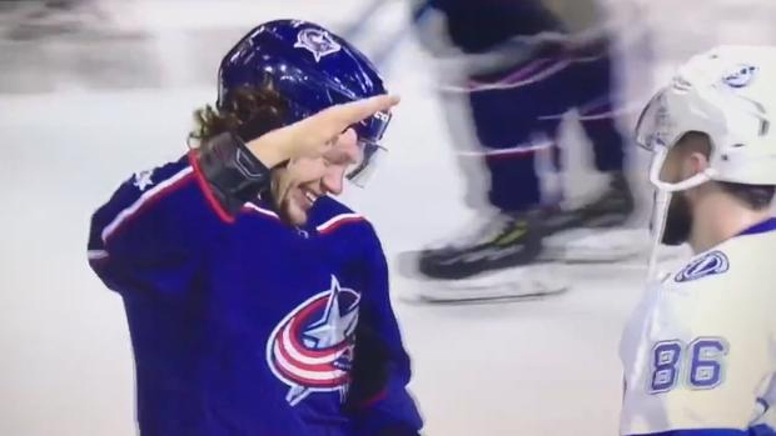 Kucherov doesn’t want to shake hands with Panarin in awkward TV moment 
