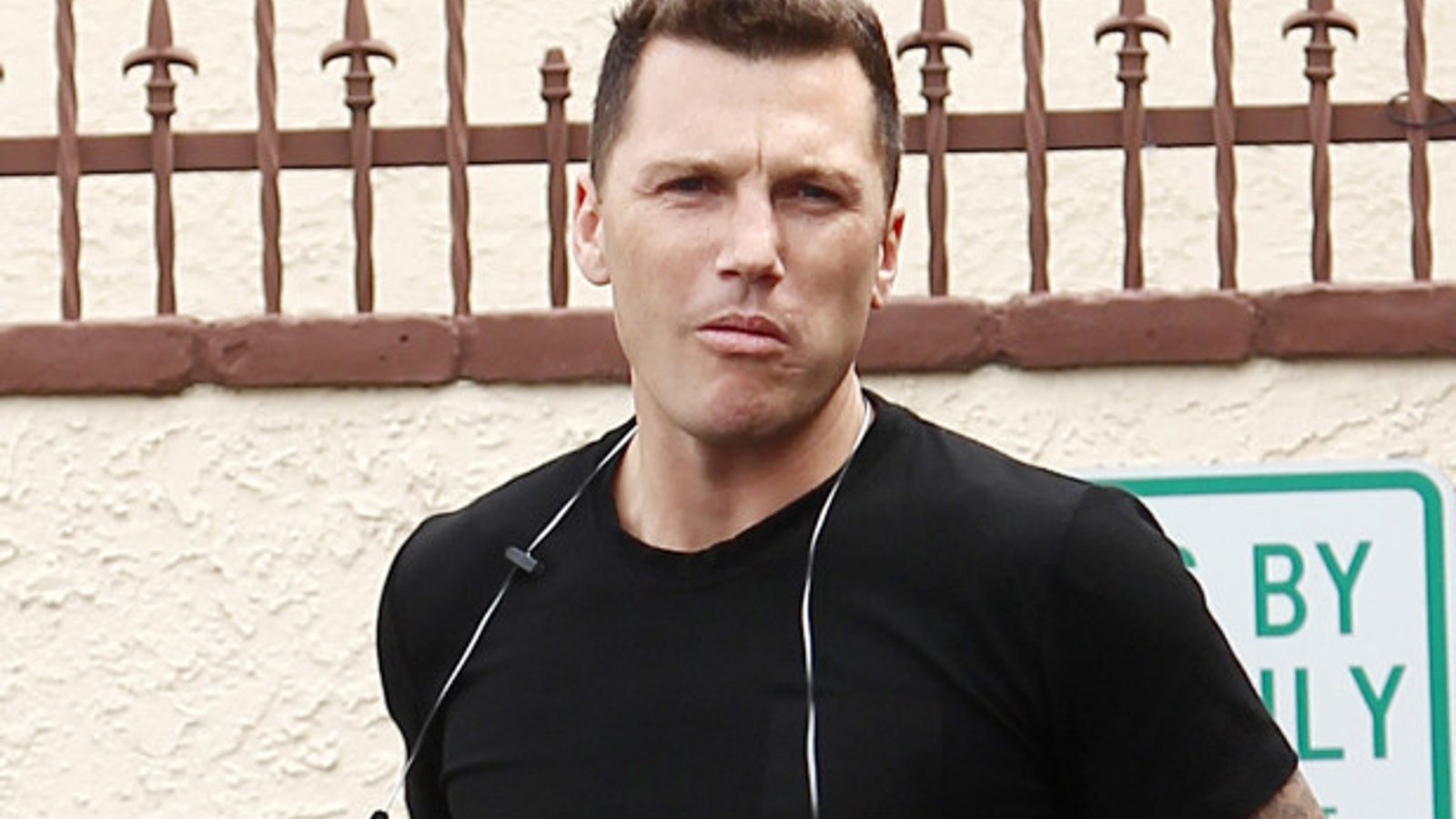 Sean Avery runs man’s family out of business following social media feud 