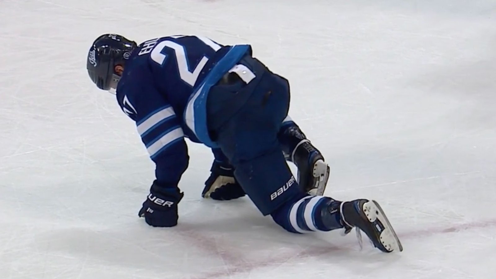 Ehlers collapses in pain on the ice but stays on to help the Jets 