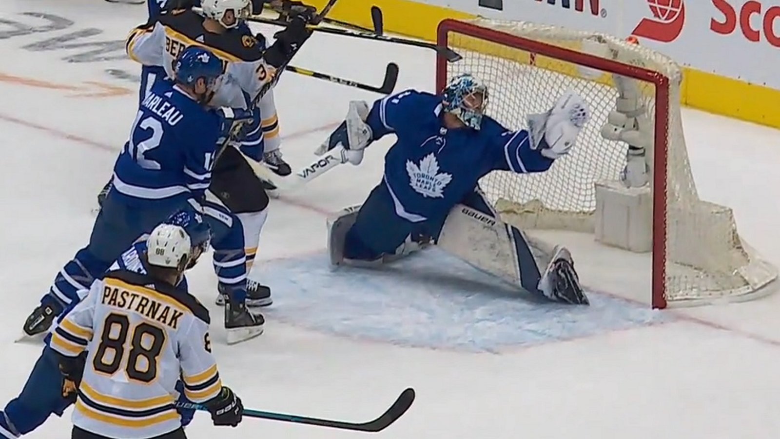 Frederik Anderson shocks Bergeron with one of his best saves of the year!