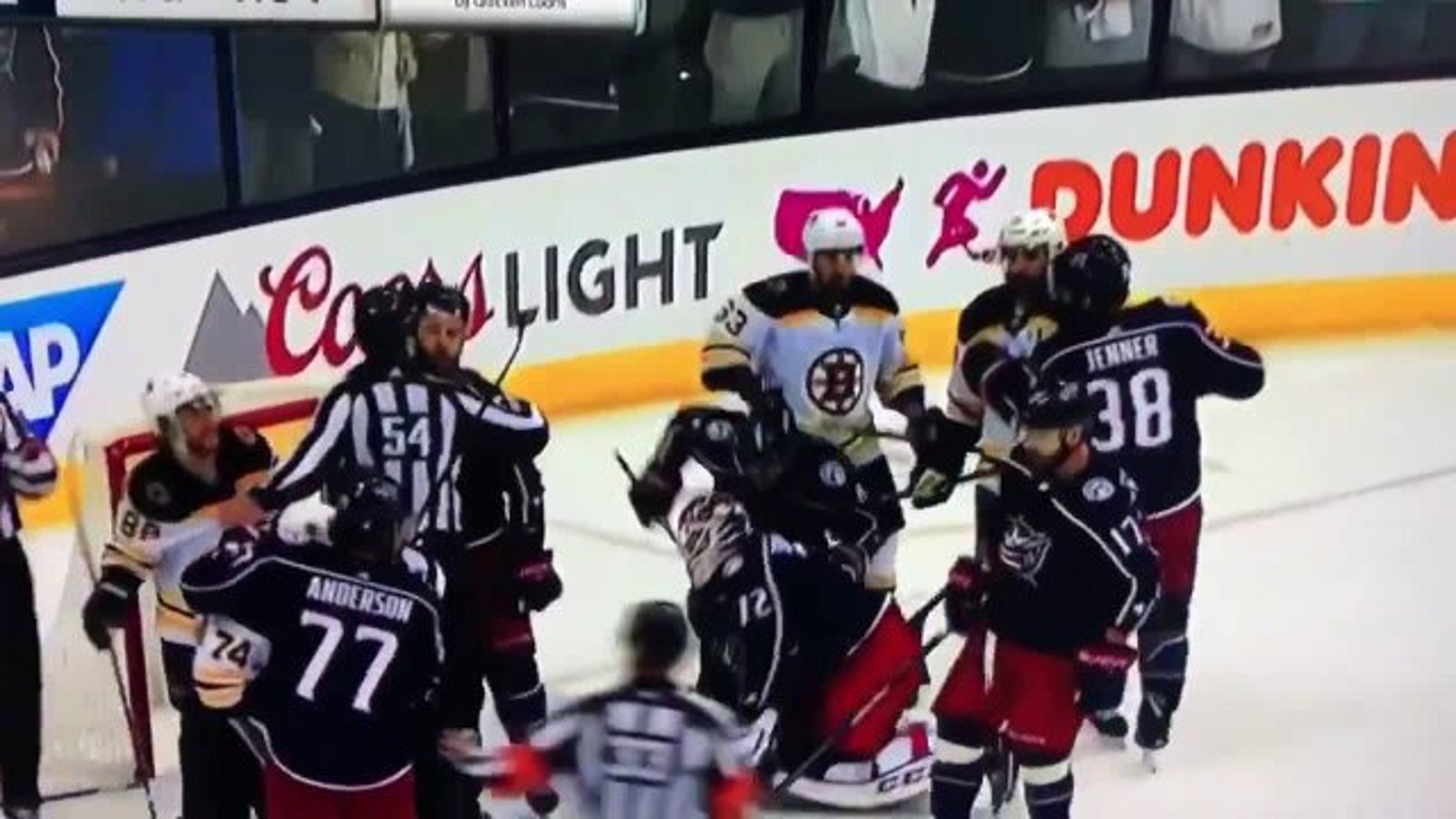 Jackets’ Harrington comes to the defense of… Marchand! 