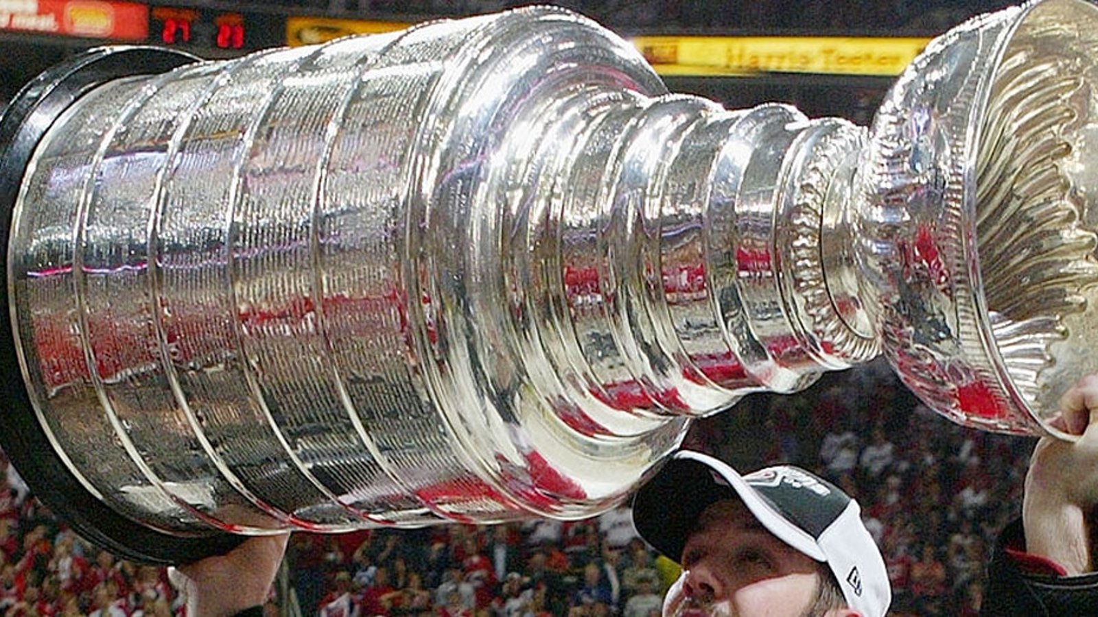 Stanley Cup champion signs one day contract to retire with former team