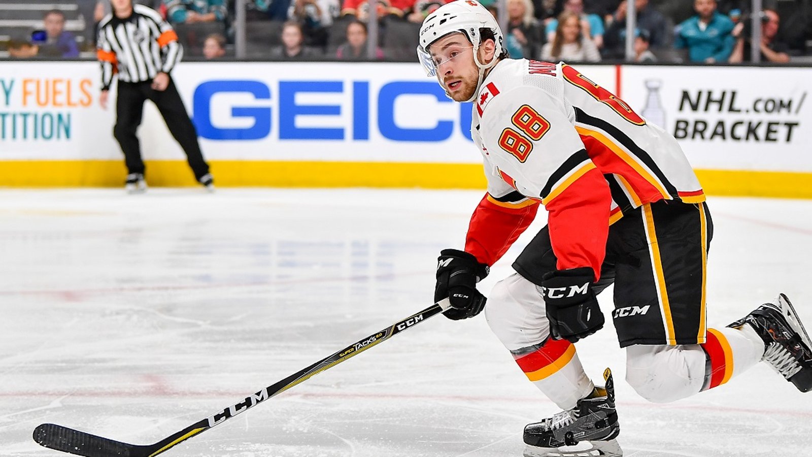Andrew Mangiapane agrees to a brand new deal with the Flames.