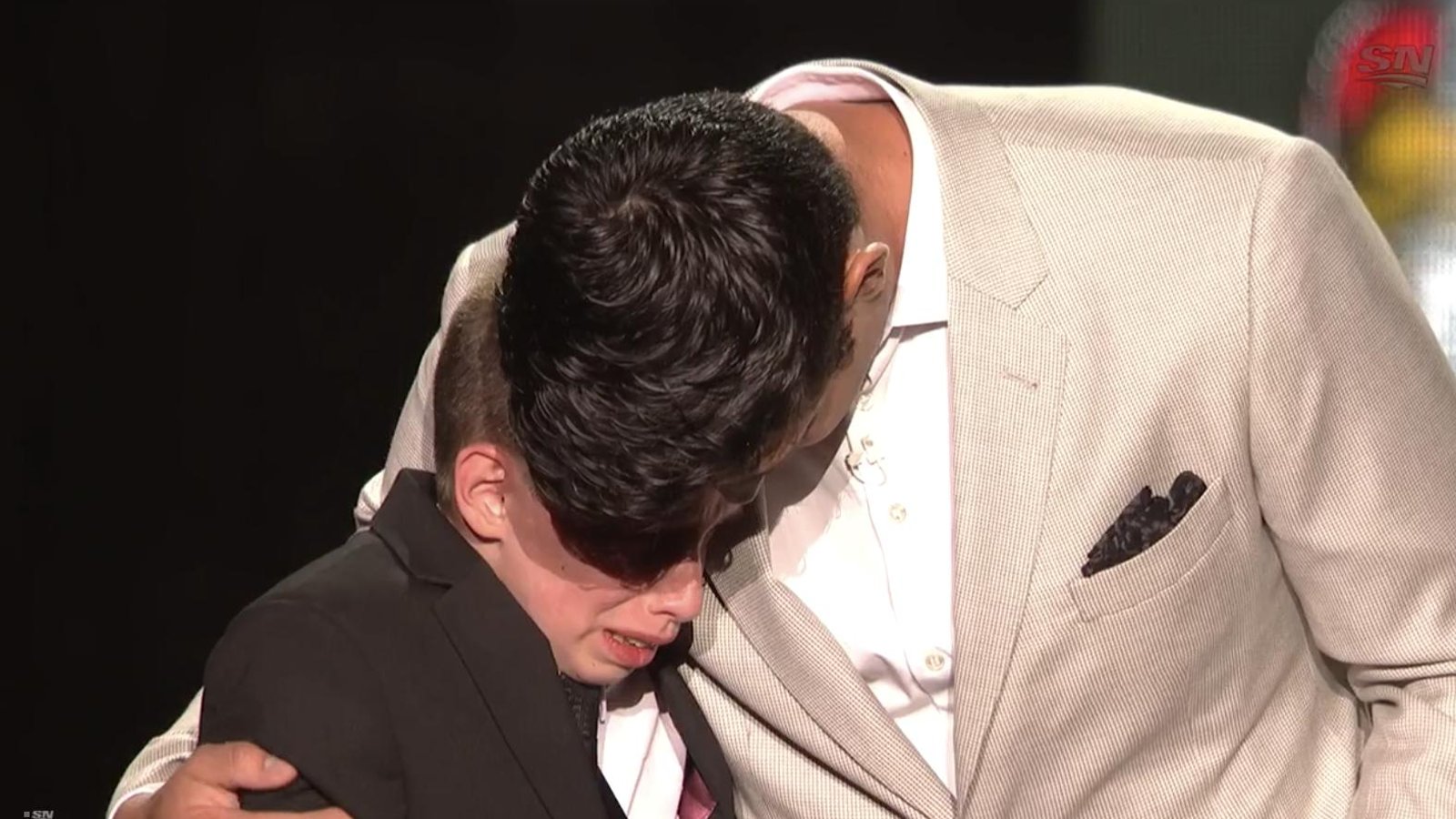 Price surprises young fan at NHL Awards in emotional moment