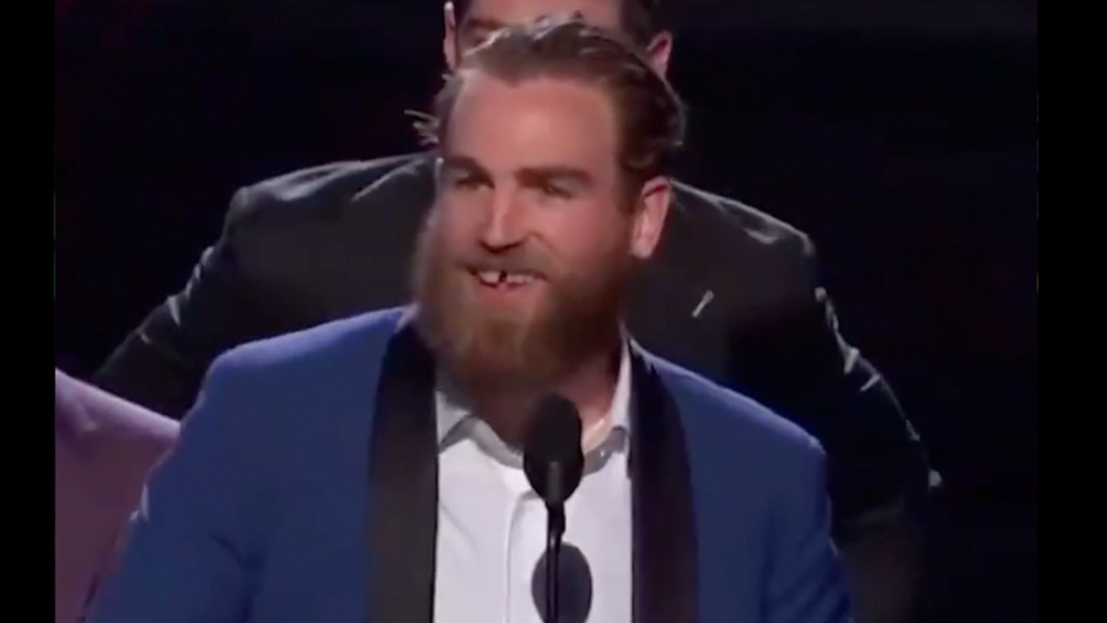 Ryan O’Reilly removes his teeth before accepting award at the ESPY’s last night
