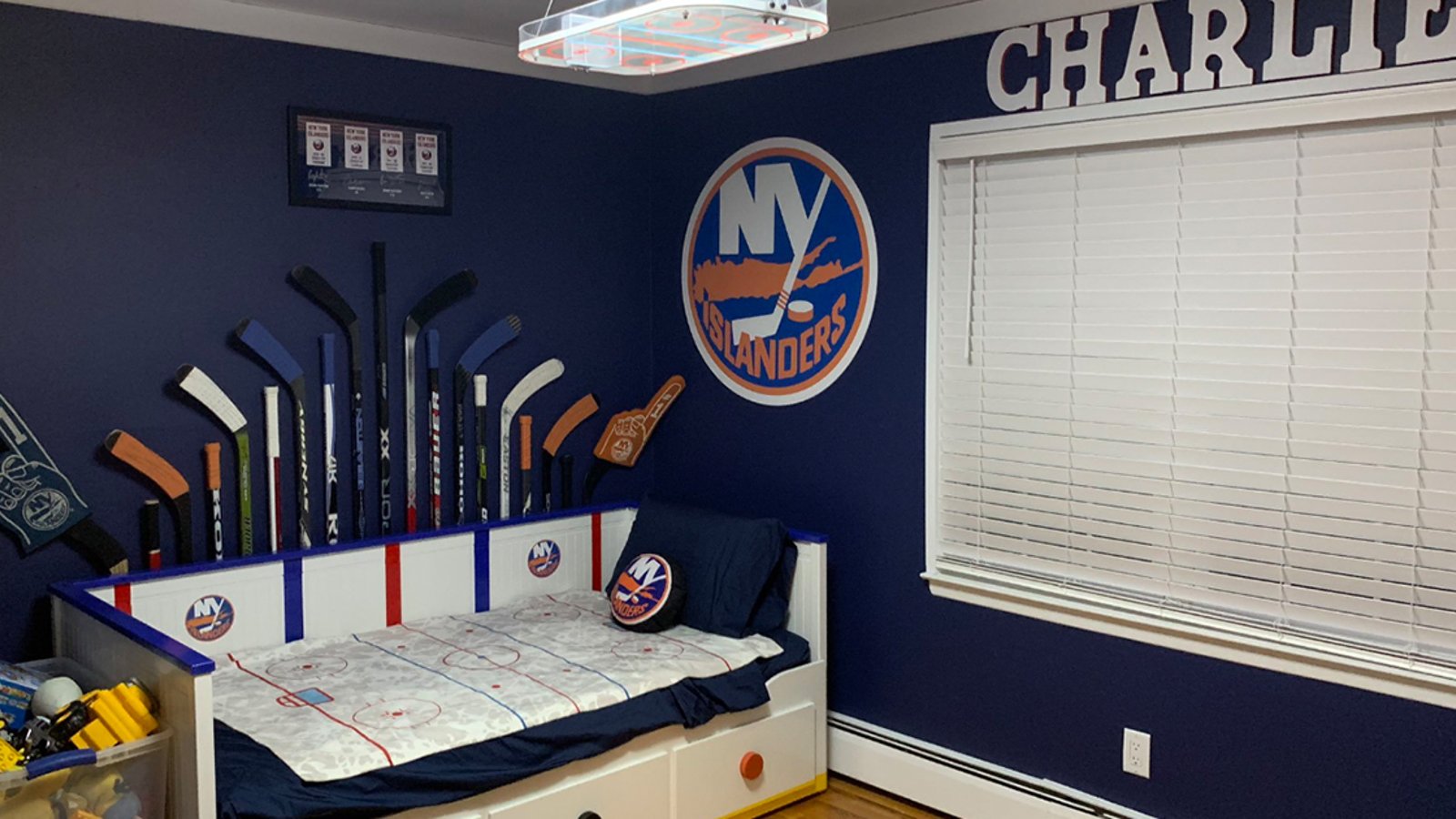Check out this incredible Islanders themed bedroom for 3-year-old boy