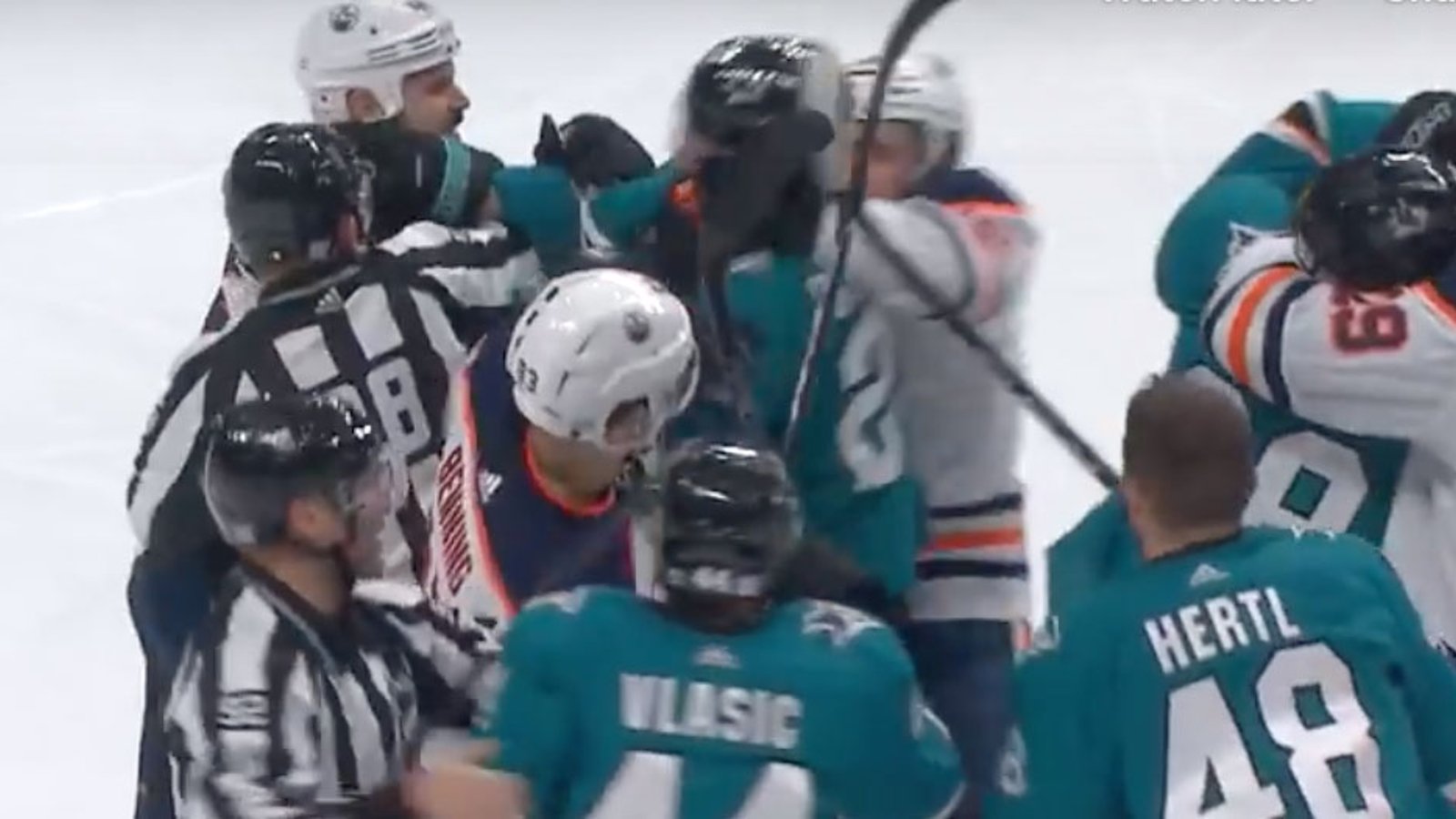 Huge brawl ensues after Connor McDavid gets dropped in neutral zone!