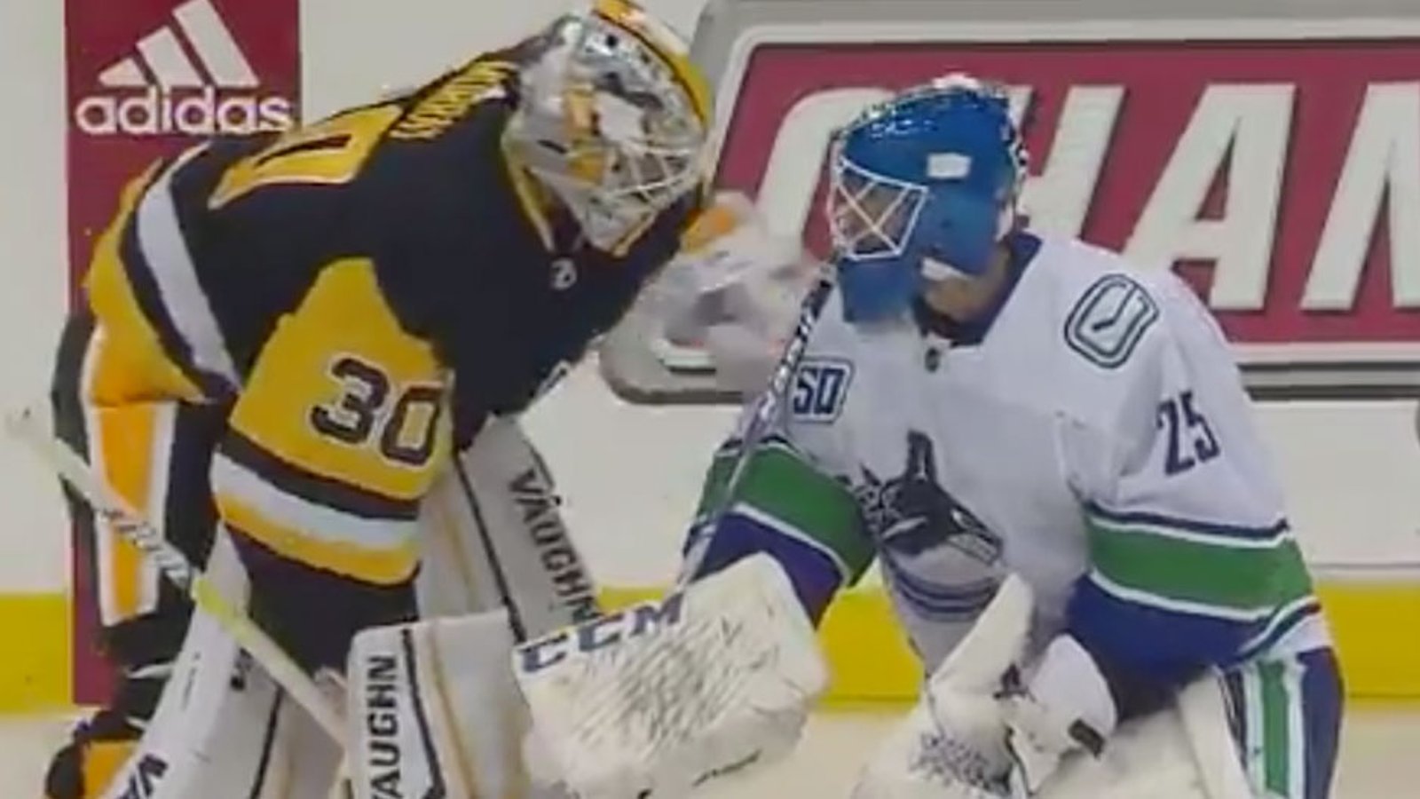 Pens’ Murray makes classy move to rival goalie Markstrom before the game