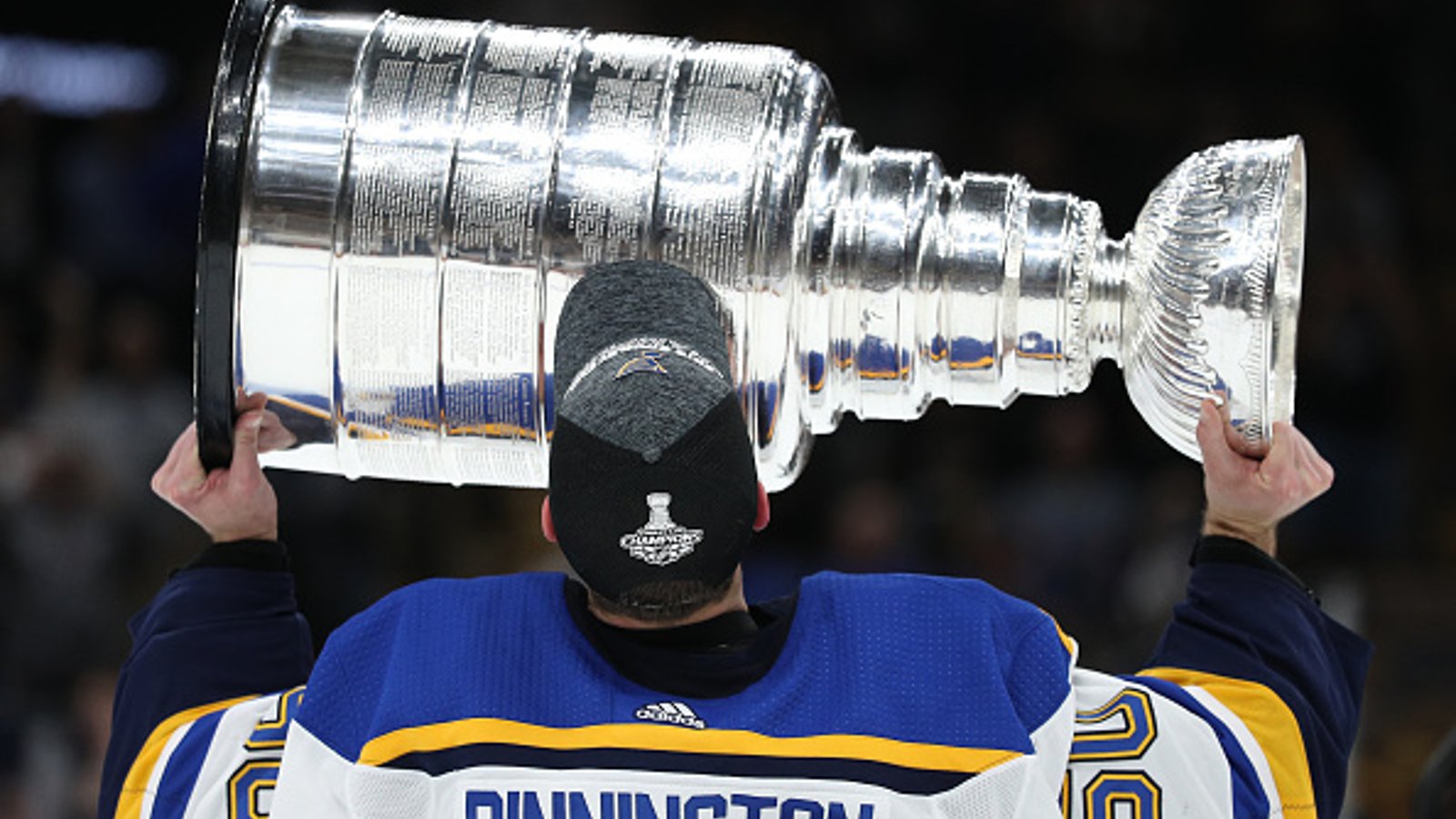 Oddsmakers now have a new favorite to win the Stanley Cup.