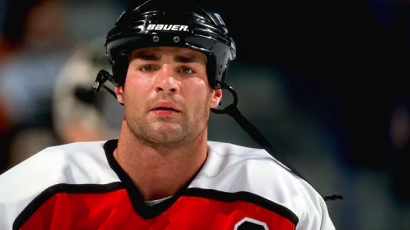 Lindros owns the Penguins and scores a goal without a stick