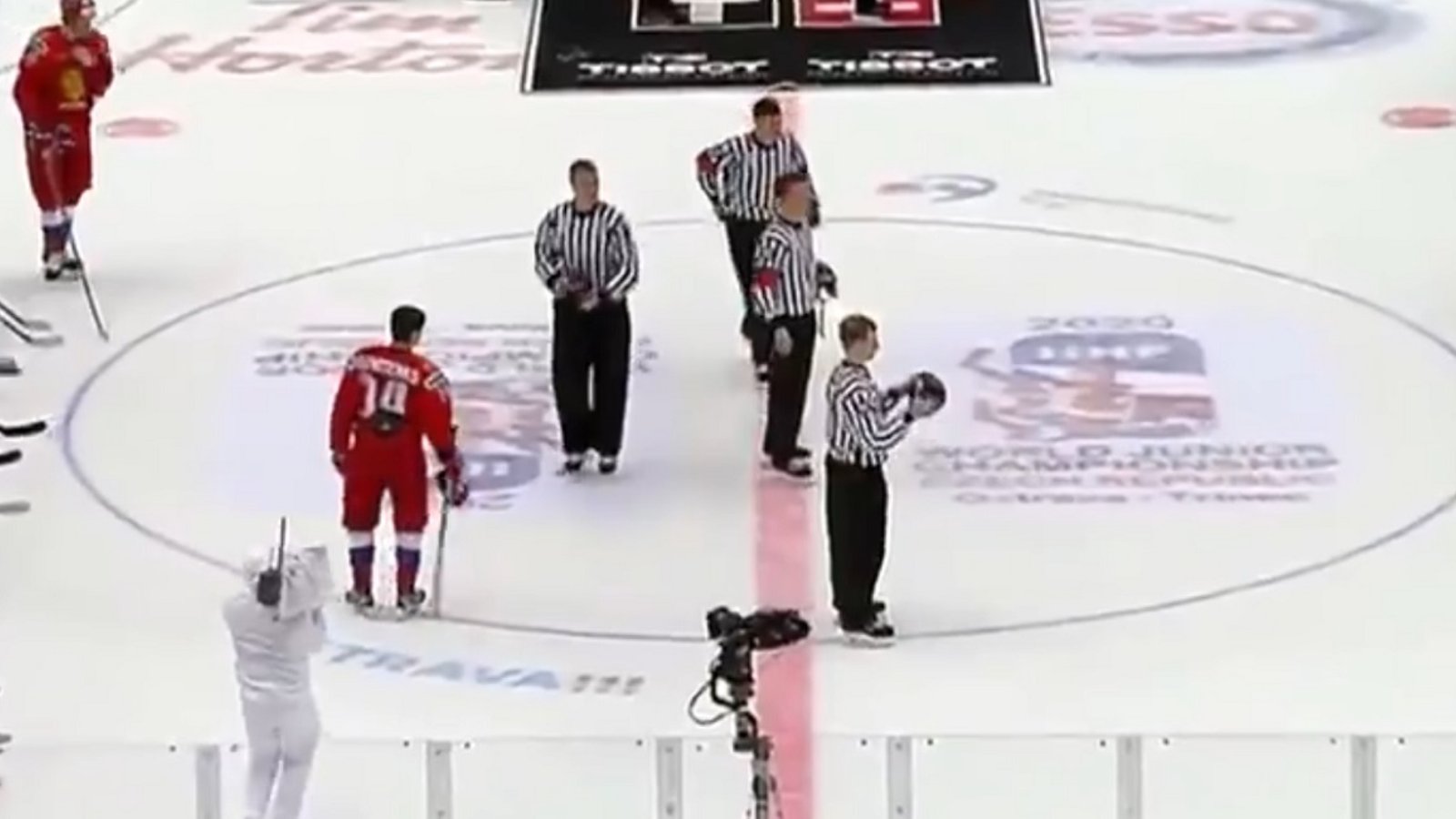 Canada's captain disrespects the Russian Anthem at the World Juniors.