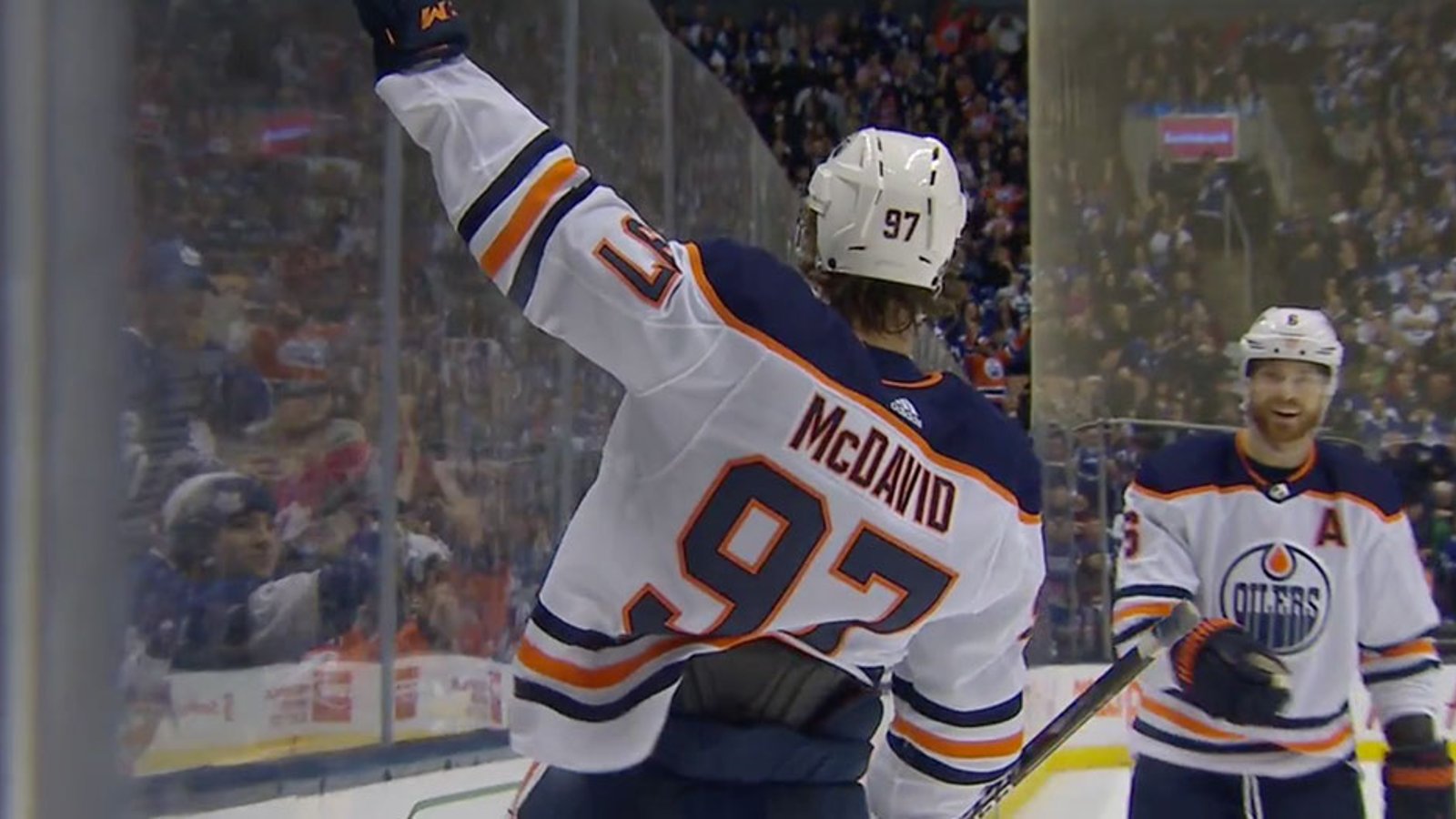 McDavid makes Morgan Rielly look like a beer leaguer with incredible goal