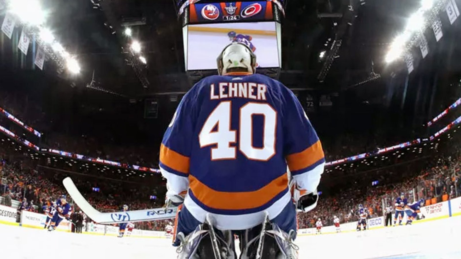 Lehner reveals an incredible new Islanders tattoo on his neck!