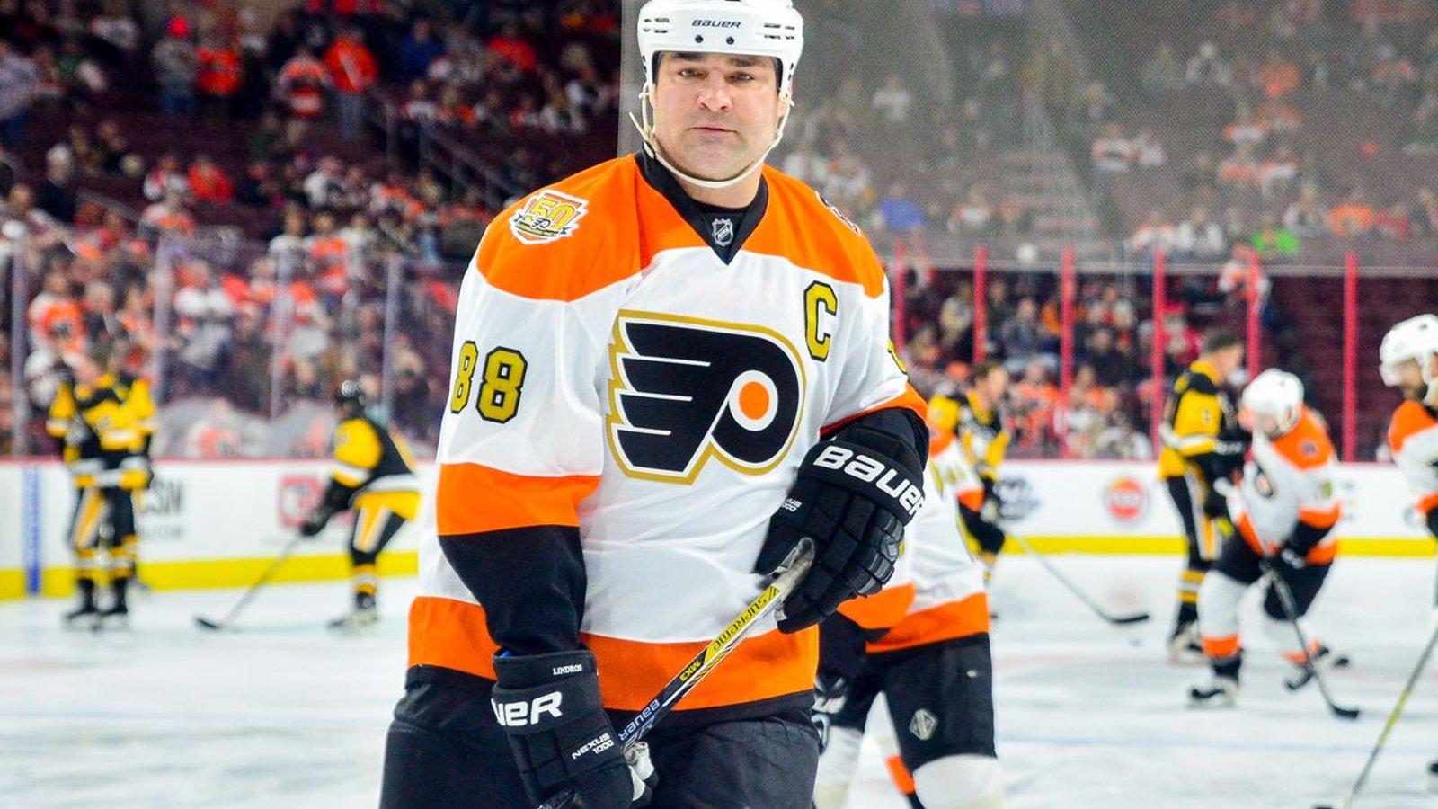 Eric Lindros returns to the Flyers! 