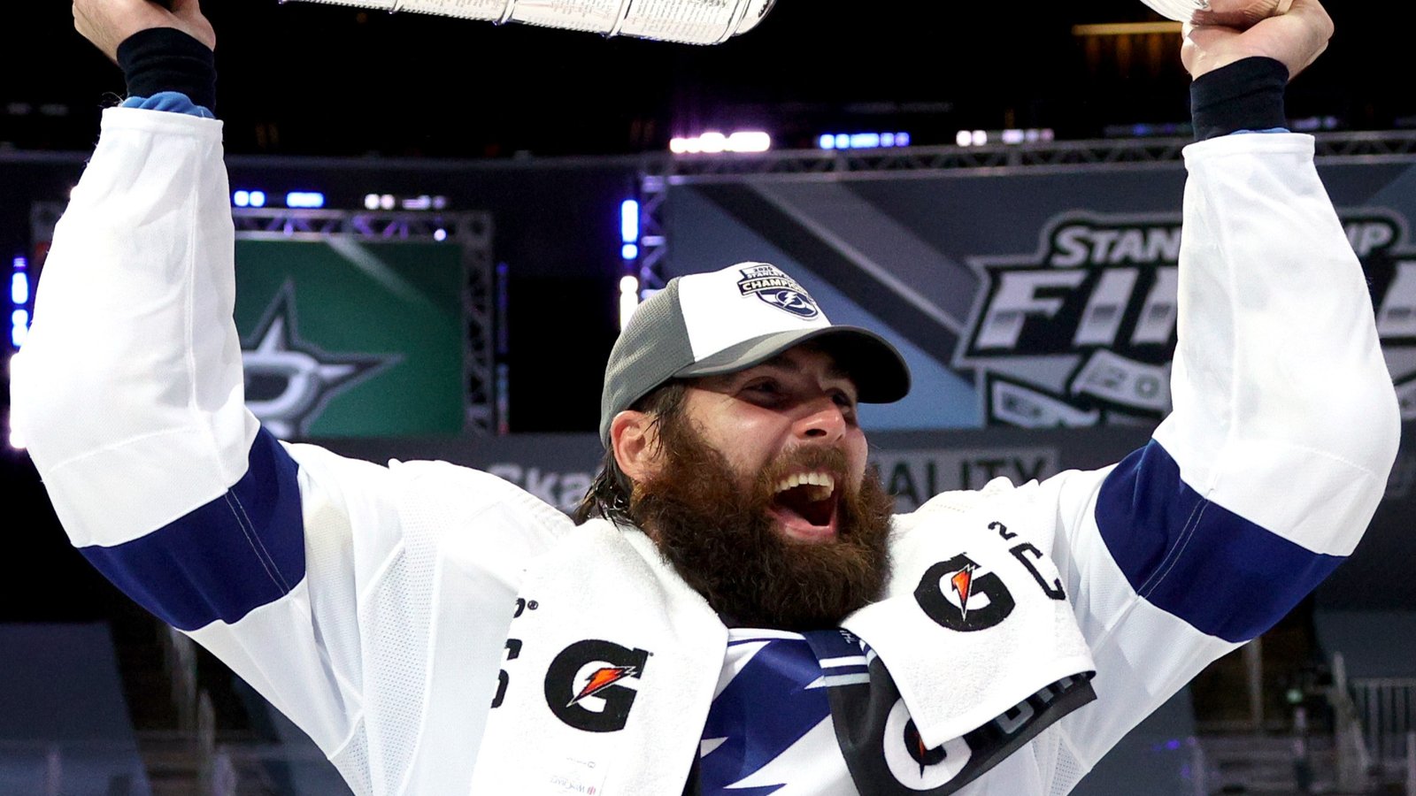 Pat Maroon promises to win third consecutive Stanley Cup in hilarious post! 