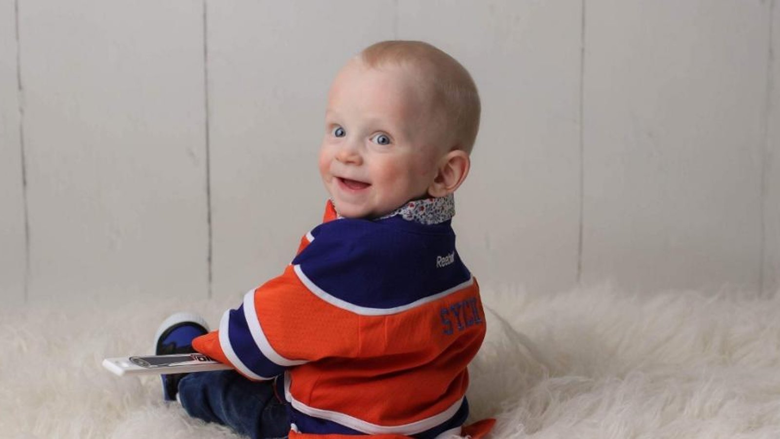 Flames mom &amp; Oilers dad beg the hockey community to help save their little boy.