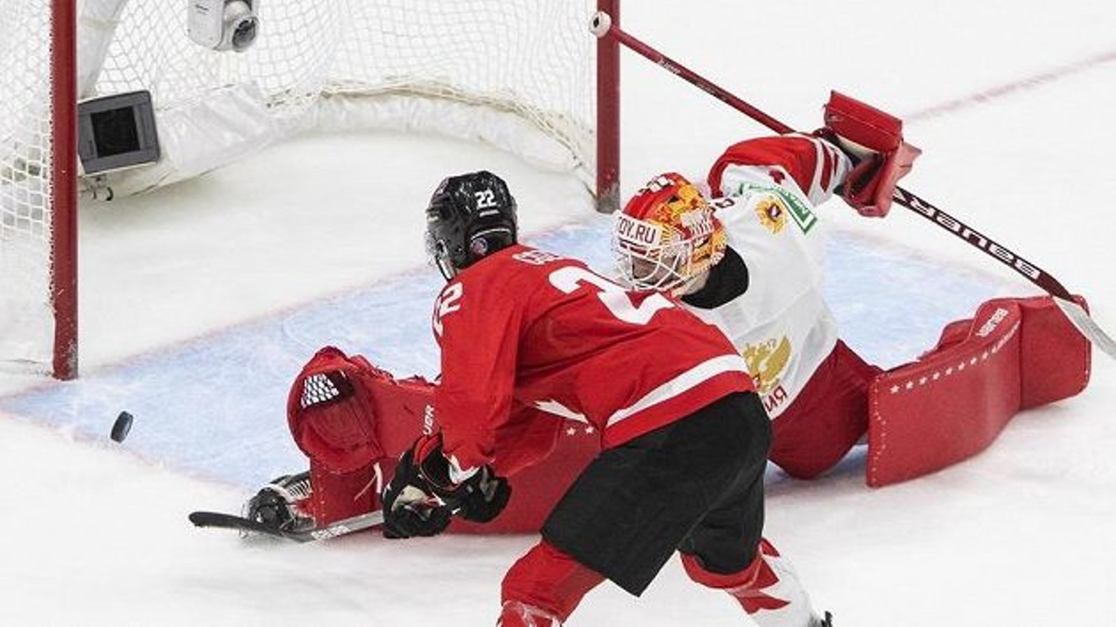 Team Russia goalie Askarov buys superglue for his stick after getting roasted at WJC