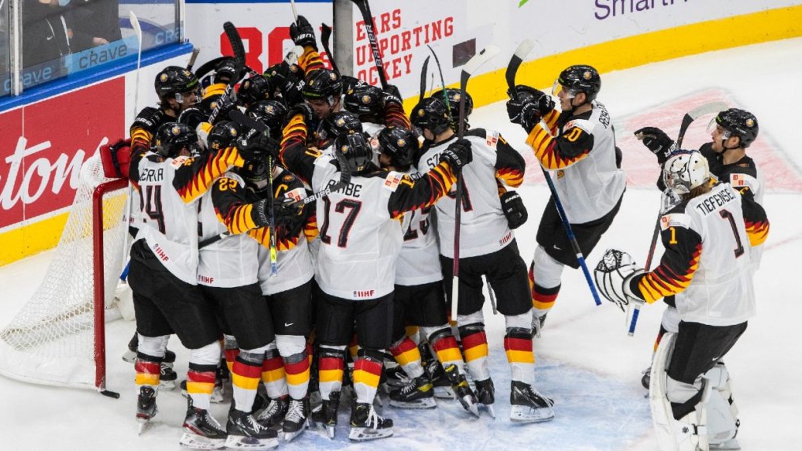 Team Germany players are praised for playing through adversity at the World Juniors!