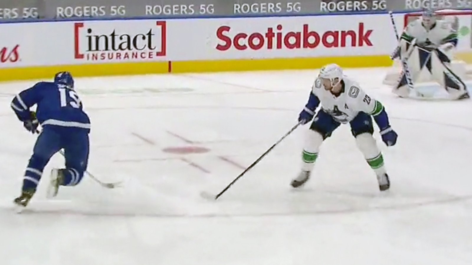 Spezza scores the 8th hat trick of his career with an absolute beauty!