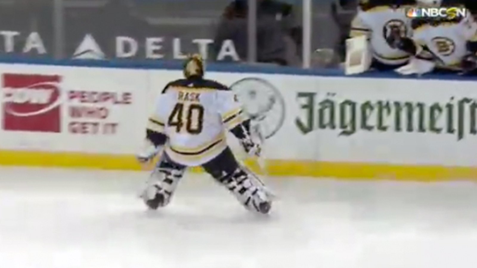 Rask heads to the bench for the extra man... with the score tied 2-2 and no delayed penalty 