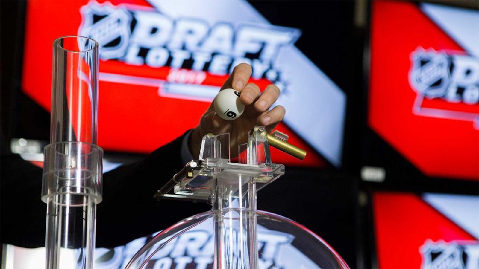 The NHL approuves draft lottery changes : only the top 2 spots will be determine by draw! 