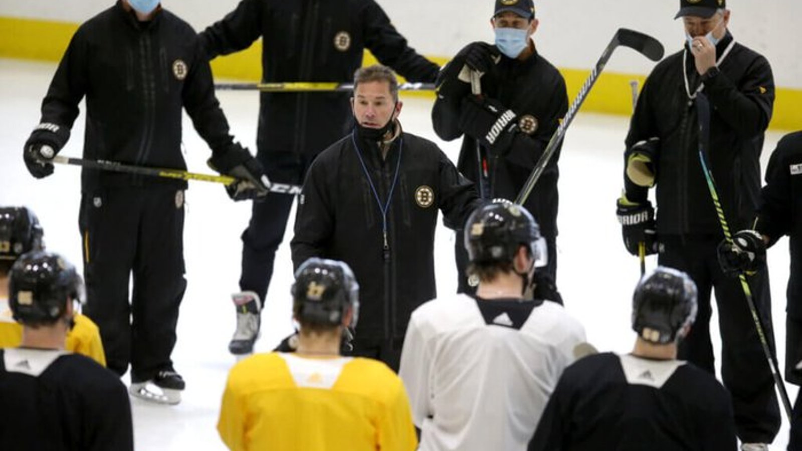 Bruins coach Cassidy flips out and swears at players during practice!