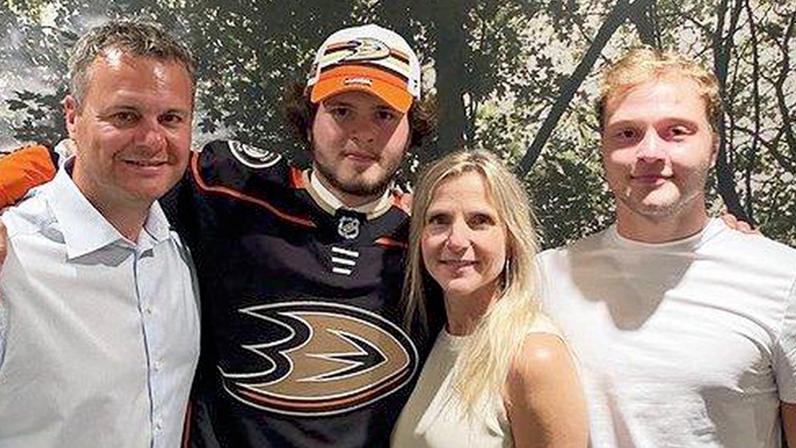 Anaheim Ducks ink several players to entry-level deals, including No. 3 pick Mason McTavish 