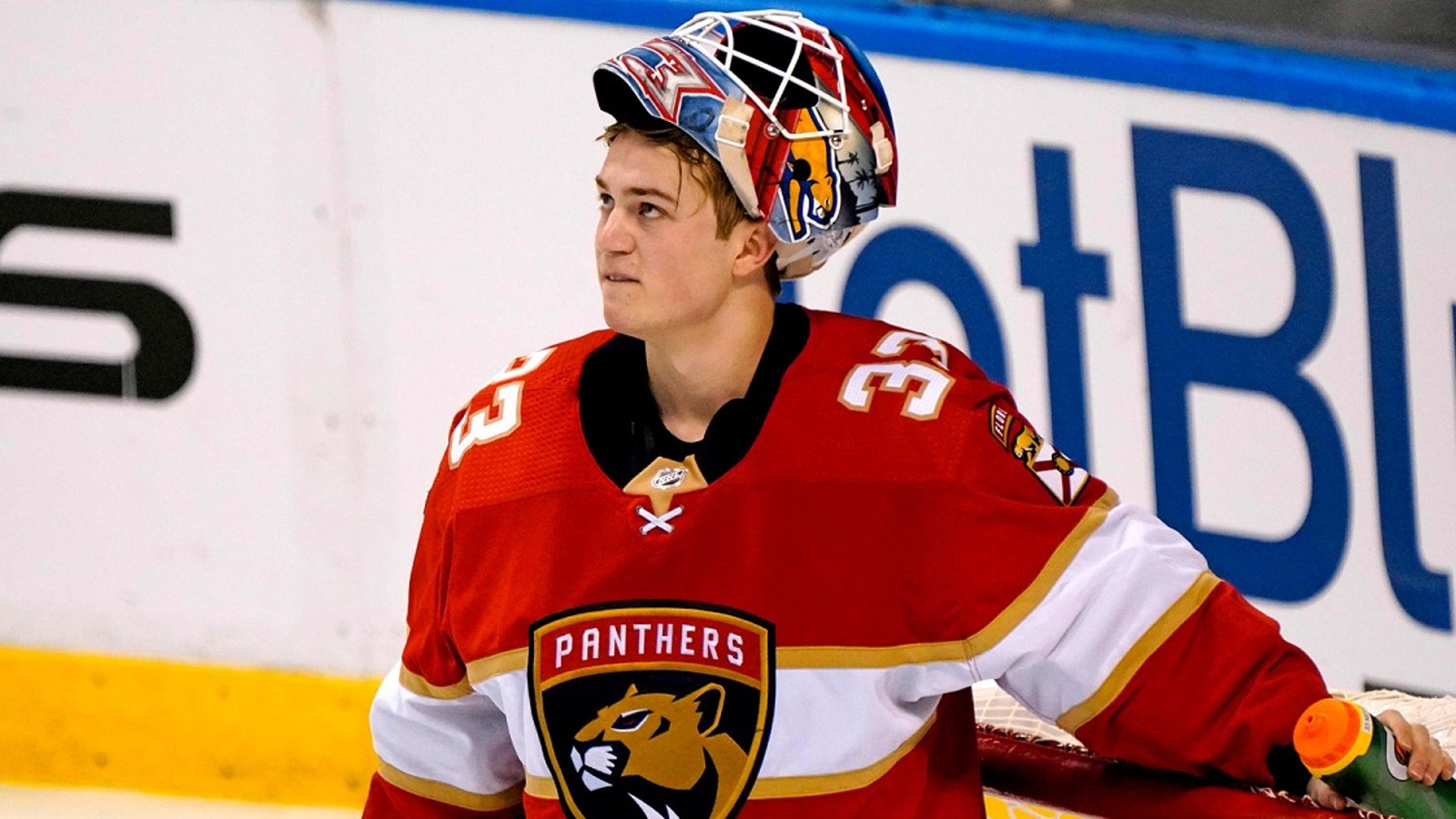 Canadiens grab a new goaltender off waivers.