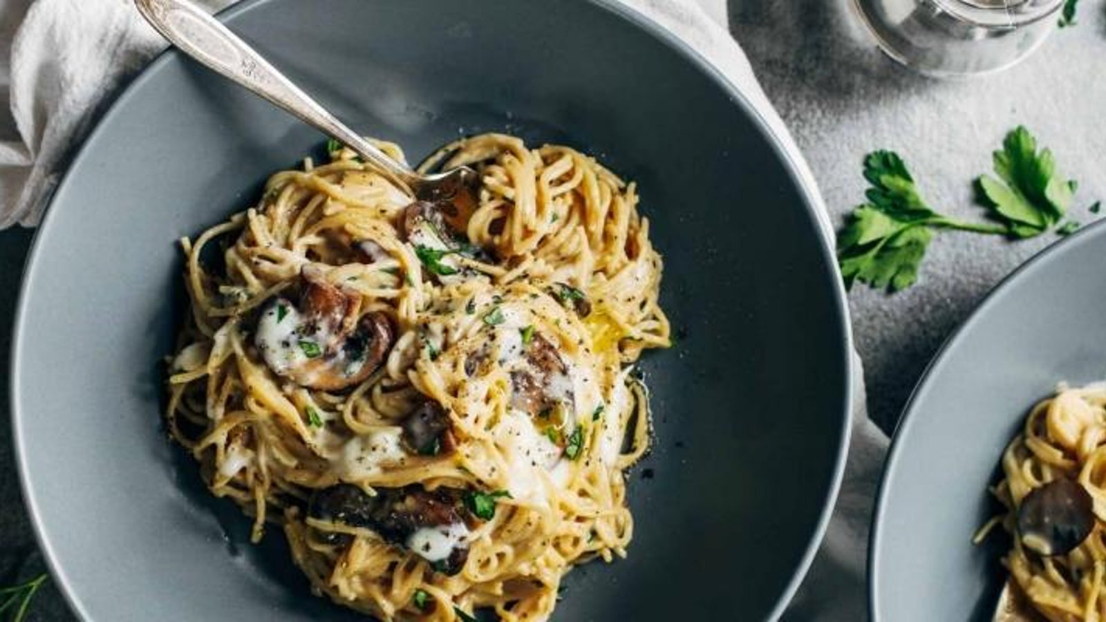 Spaghetti aux champignons sauce crémeuse à l'ail